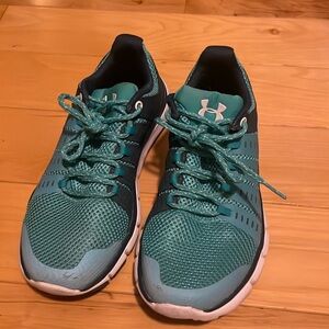 woman’s under armor running shoes